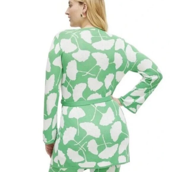 DVF Long Sleeve V-Neck Gingko Green Sweater Wrap Top NWT Size LARGE - Picture 2 of 8